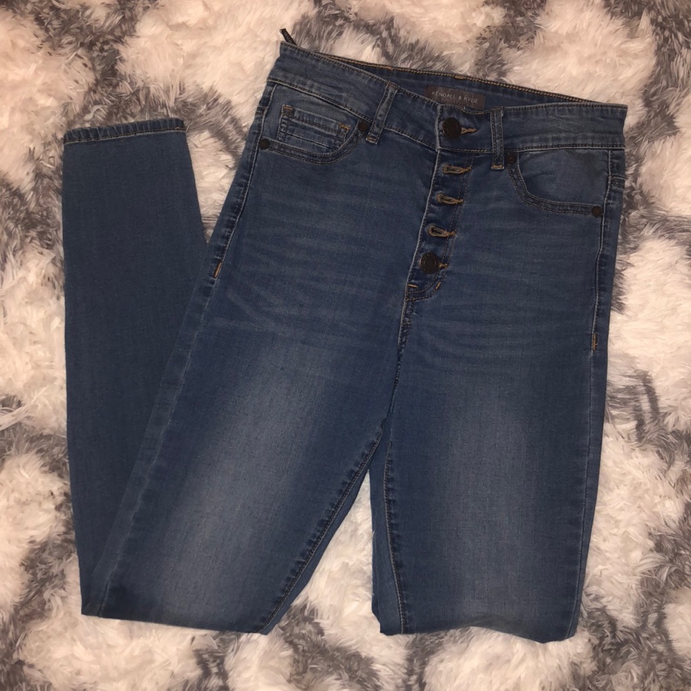 Kendall and Kylie highwaisted jeans